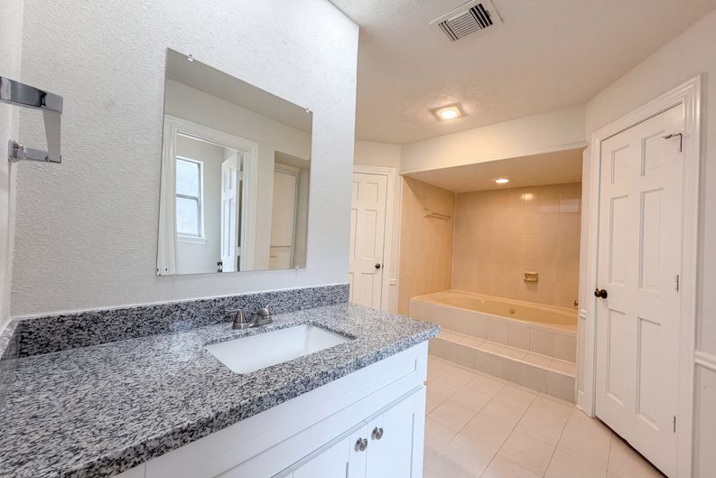 Photo 14 of 27 of 6902 Fawncliff Dr, Houston, TX