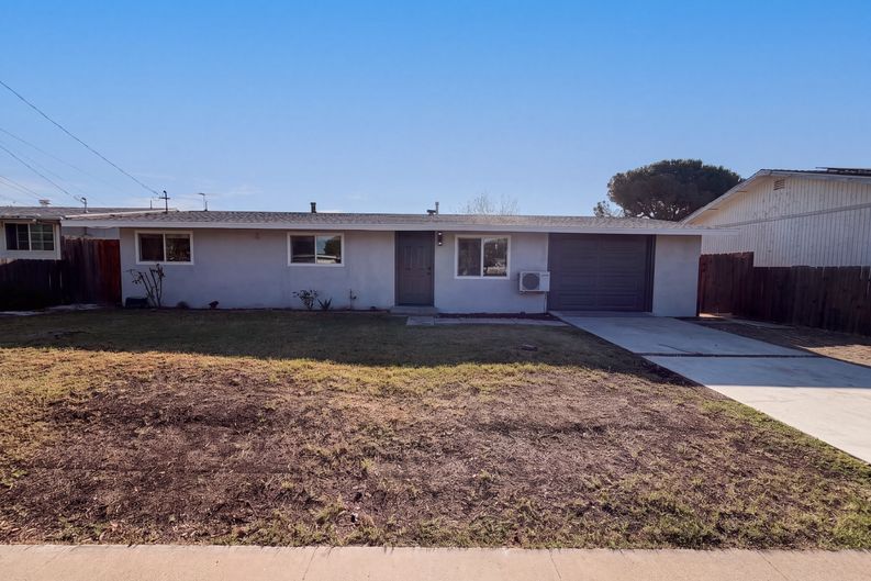 Photo 13 of 14 of 8869 Tangelo Ave, Fontana, CA
