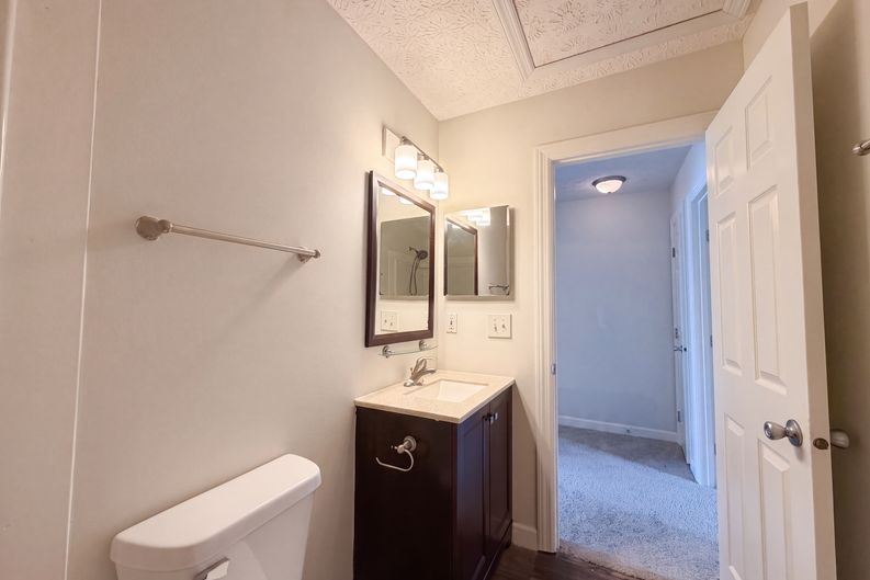 Photo 11 of 22 of 5698 Canehill Ln, Hilliard, OH