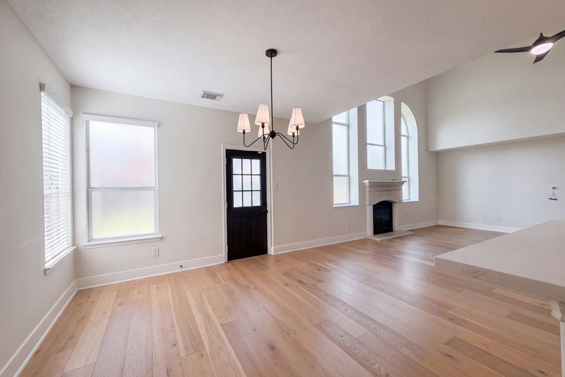 Photo 8 of 38 of 11314 Sailwing Creek Ct, Pearland, TX
