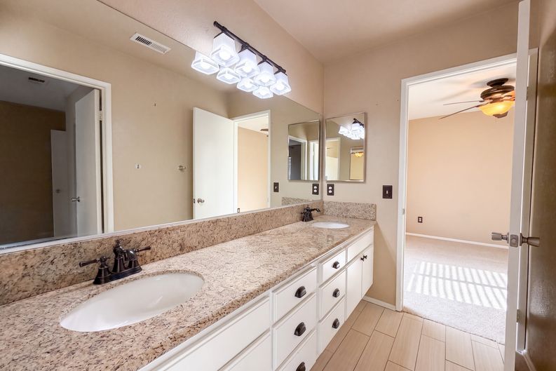 Photo 14 of 22 of 5539 W Avenue L6, Lancaster, CA