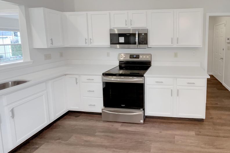 Photo 15 of 24 of 6614 Sparrowood Dr, Indianapolis, IN
