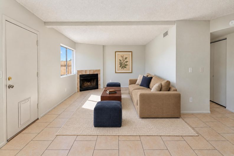 Photo 6 of 28 of 431 E Pecan Rd, Phoenix, AZ
