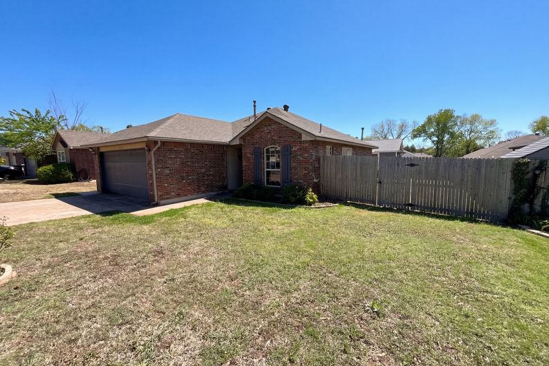 Photo 9 of 18 of 504 Woodbriar, Noble, OK