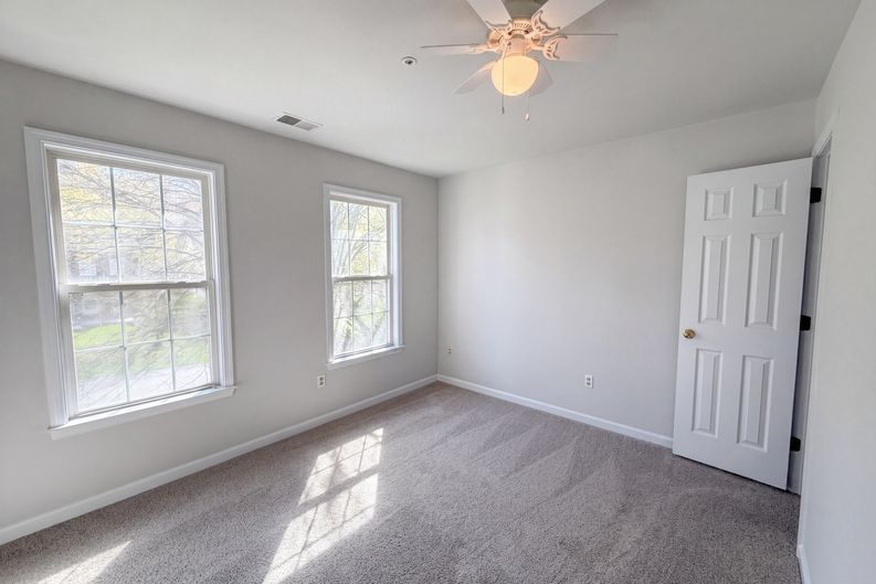 Photo 4 of 31 of 12608 Quarterhorse Dr, Bowie, MD