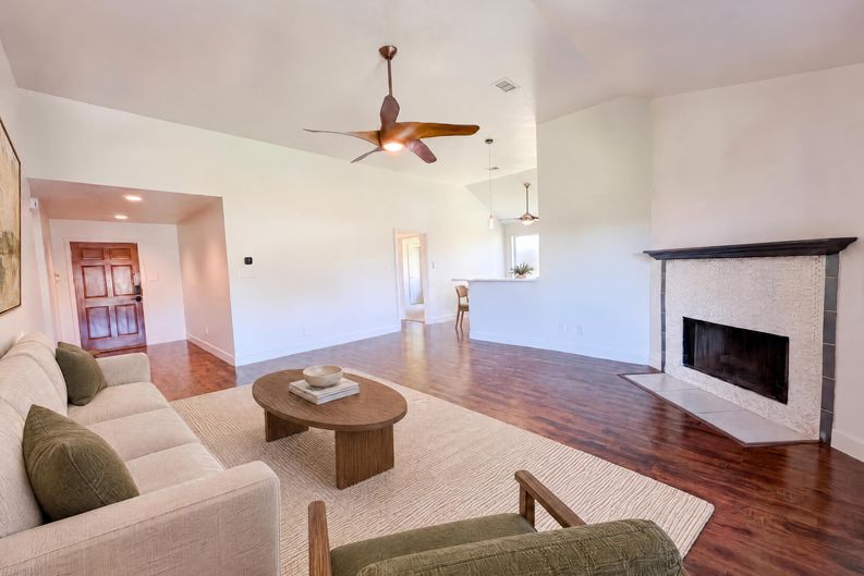Photo 6 of 18 of 4750 Backenberry Dr, Friendswood, TX