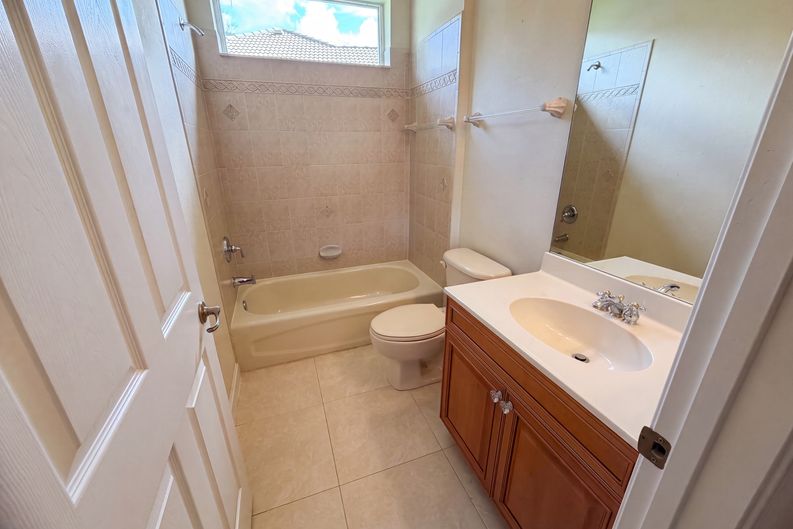 Photo 6 of 30 of 424 NW Dover Ct, Port Saint Lucie, FL