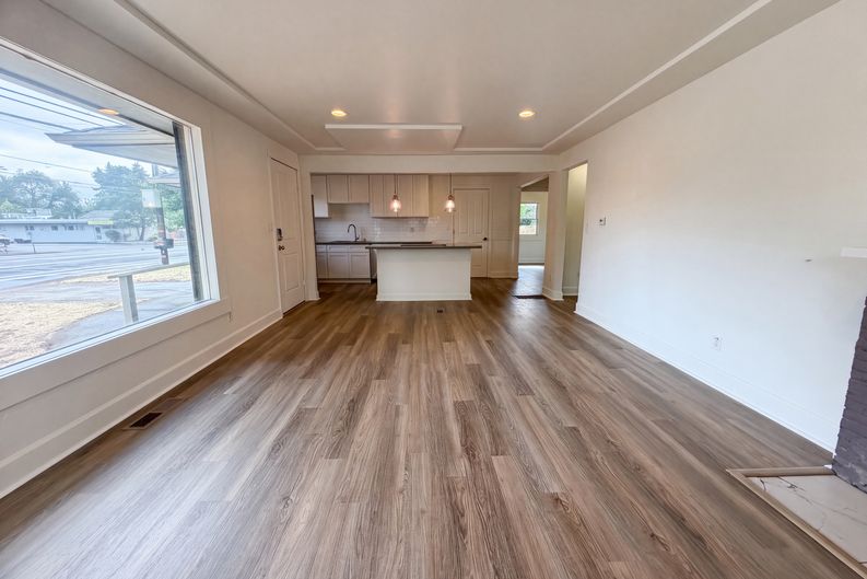 Photo 3 of 16 of 11650 NE Glisan St, Portland, OR