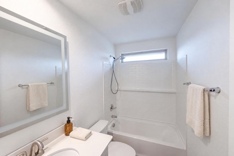 Photo 13 of 19 of 1631 Glade Meadows Dr, Joshua, TX