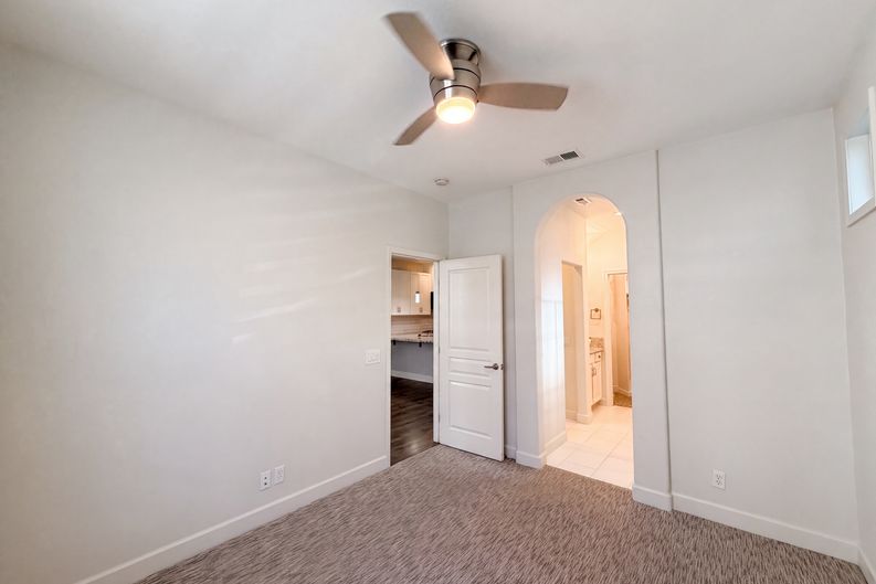 Photo 13 of 28 of 4920 Ocean Ln, Elk Grove, CA
