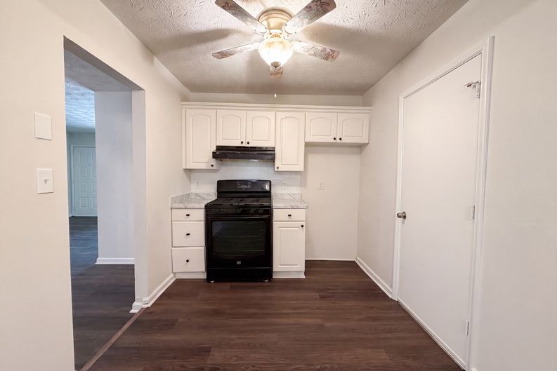 Photo 13 of 25 of 3808 Shane Ct, Ellenwood, GA