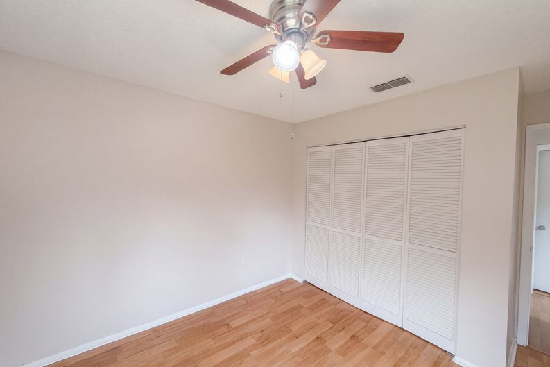 Photo 18 of 32 of 12054 Joe Herrmann Dr, San Antonio, FL