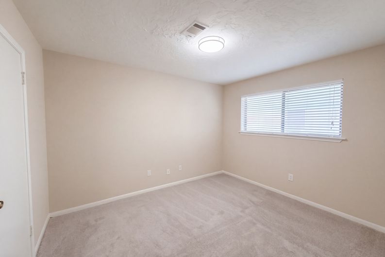 Photo 18 of 29 of 11819 Amblewood Dr, Meadows Place, TX