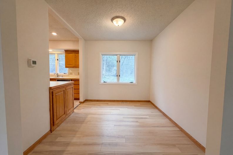 Photo 6 of 20 of 6475 Grand View Dr, Eden Prairie, MN