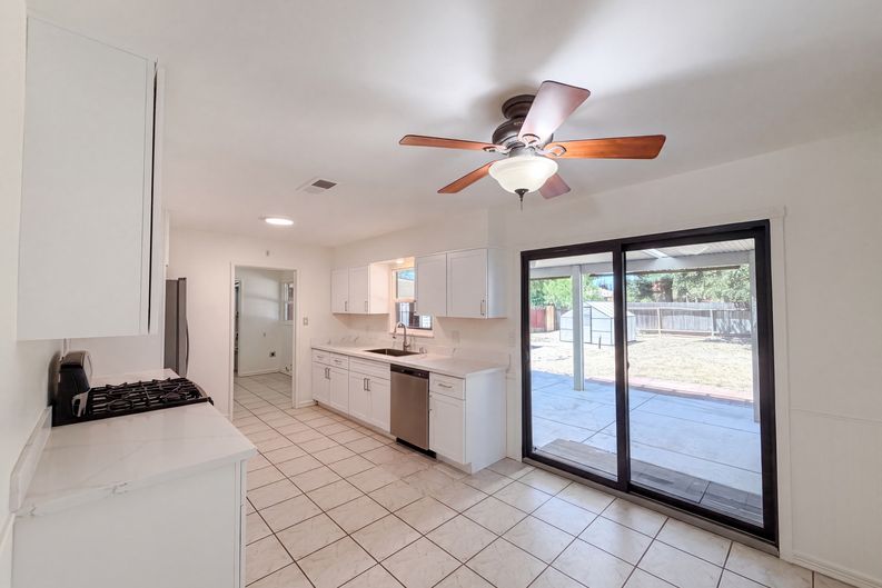 Photo 9 of 41 of 719 N Crescent Ave, Lodi, CA