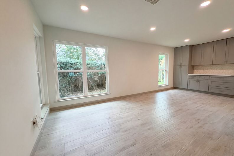 Photo 7 of 19 of 10726 Sugar Hill Dr, Houston, TX