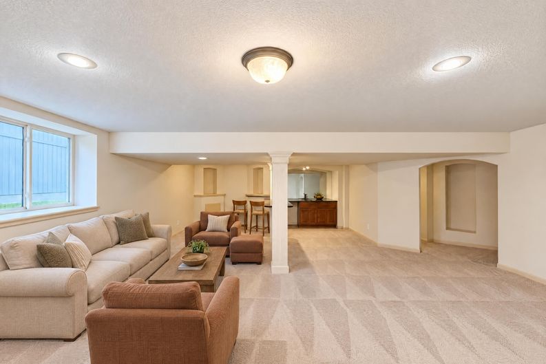 Photo 21 of 34 of 4509 NE Ridgeline Cir, Lees Summit, MO