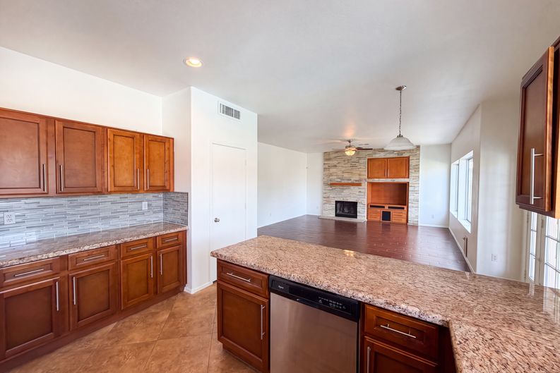 Photo 11 of 30 of 8274 S Stephanie Ln, Tempe, AZ