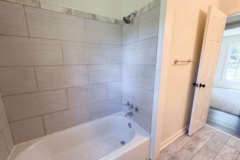 Photo 18 of 21 of 728 Milan Rd E, Charlotte, NC