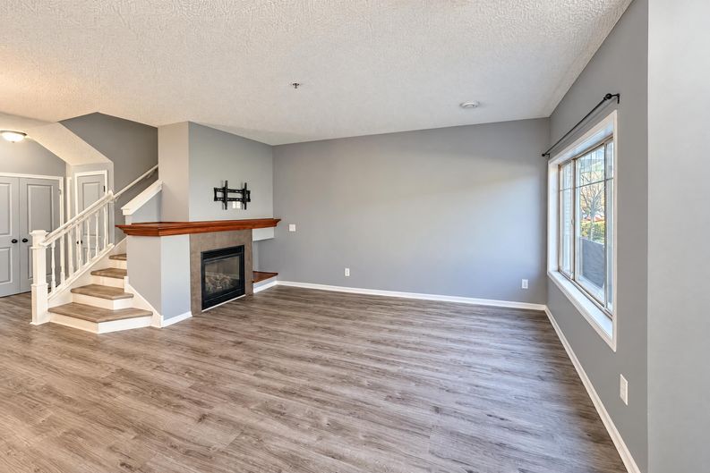 Photo 3 of 40 of 151 Morgan Ln, Lino Lakes, MN