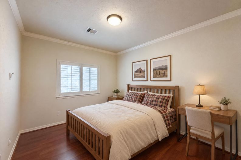 Photo 14 of 21 of 2942 Royal Oaks Crst, Houston, TX