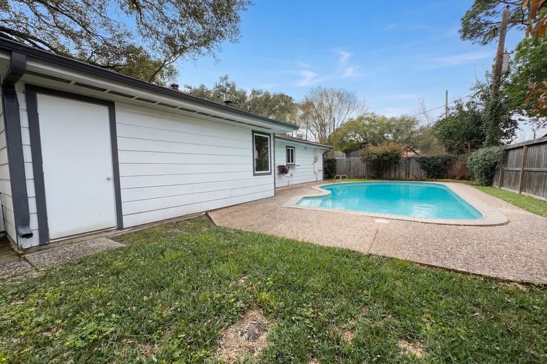 Photo 18 of 19 of 10726 Sugar Hill Dr, Houston, TX