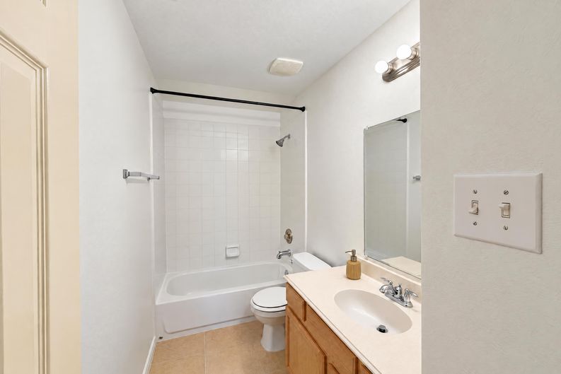 Photo 12 of 23 of 12938 Maile Park Dr, Houston, TX