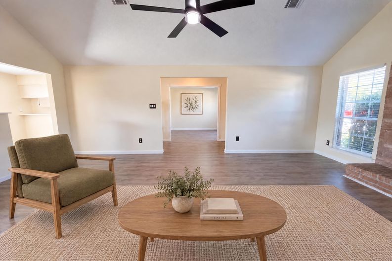 Photo 7 of 32 of 4519 Spinks Creek Ln, Spring, TX