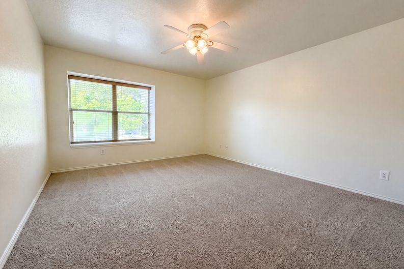 Photo 11 of 19 of 121 Springtree Fld, Cibolo, TX