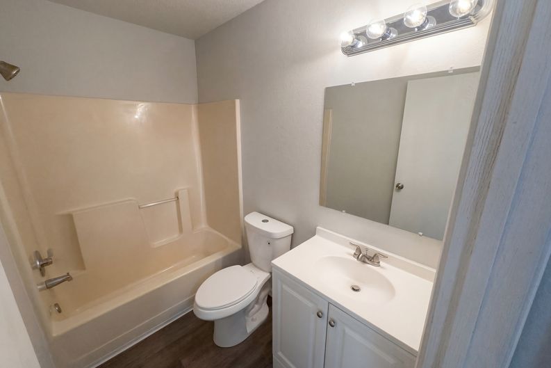 Photo 6 of 20 of 6654 Hazelhatch Dr, Indianapolis, IN