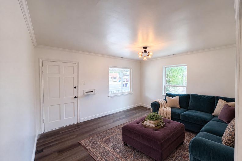 Photo 3 of 23 of 116 Ross Dr, Clearfield, UT