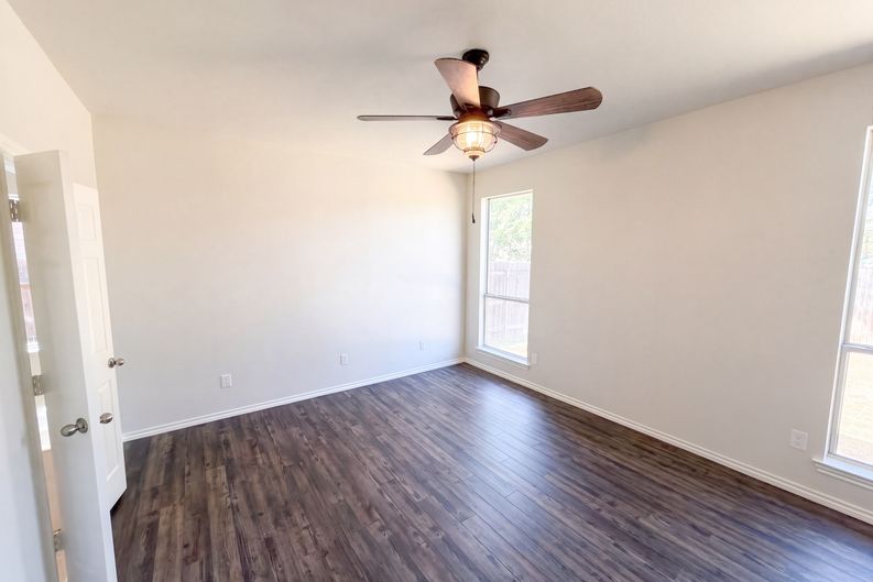 Photo 9 of 20 of 2617 Silver Hill Dr, Fort Worth, TX