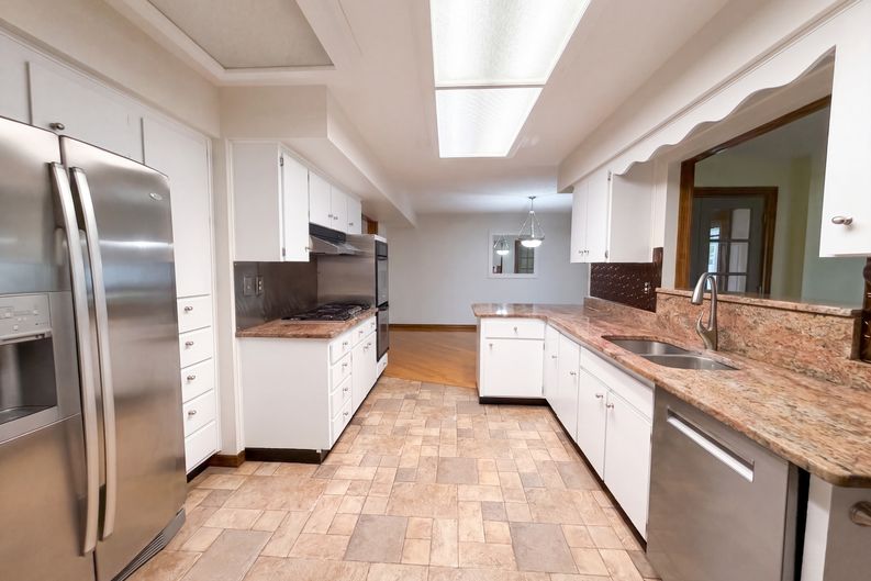 Photo 11 of 31 of 1818 Danbury Dr, Sun City Center, FL