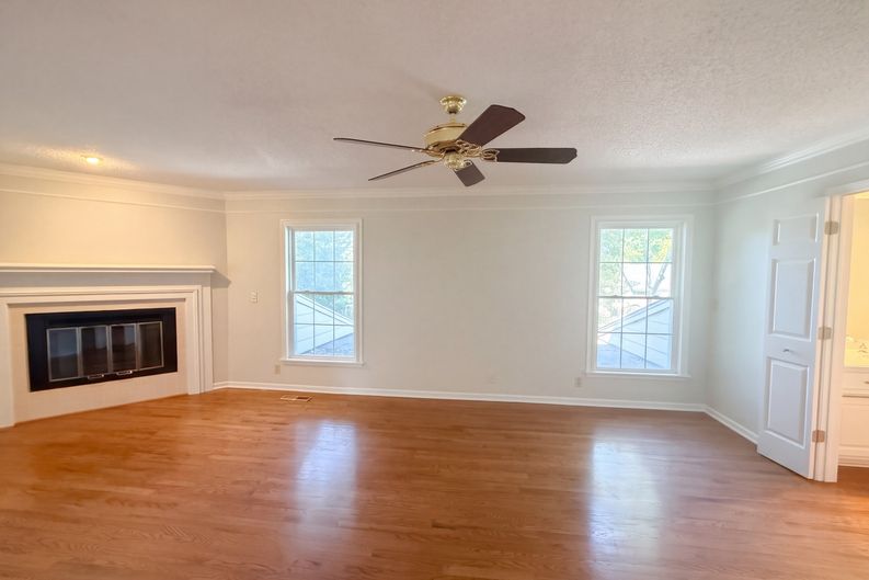 Photo 15 of 47 of 12600 Pawnee Ln, Leawood, KS