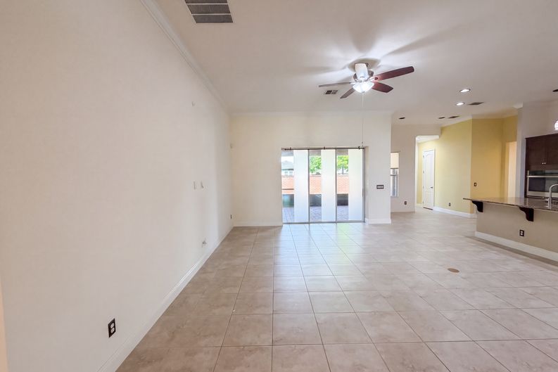 Photo 3 of 29 of 918 Blackthorn Dr, Apopka, FL