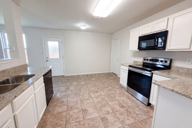 Photo 10 of 23 of 2904 Lake Vista Dr, Wylie, TX