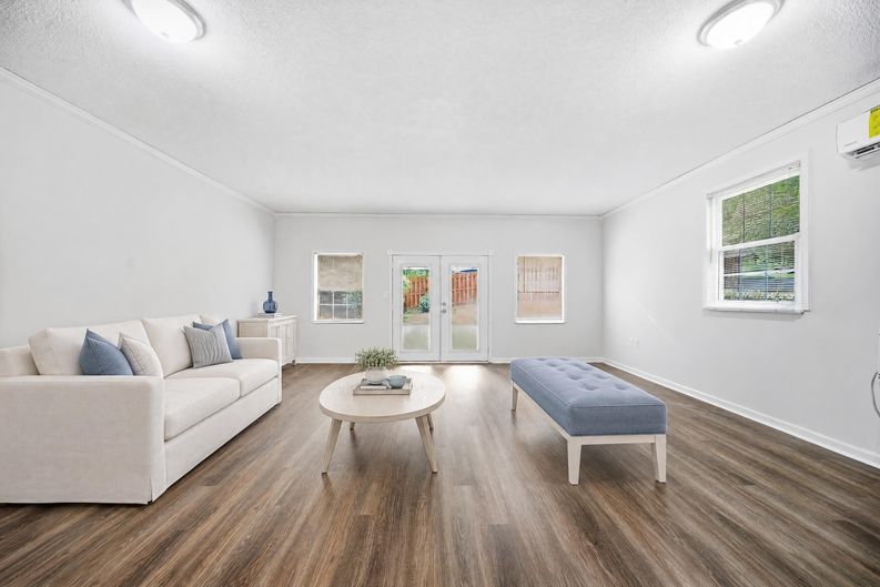 Photo 10 of 37 of 2212 Perrin Dr, Lawrenceville, GA