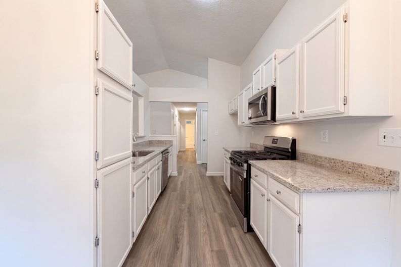 Photo 10 of 22 of 5857 Mistyview Dr, Rex, GA