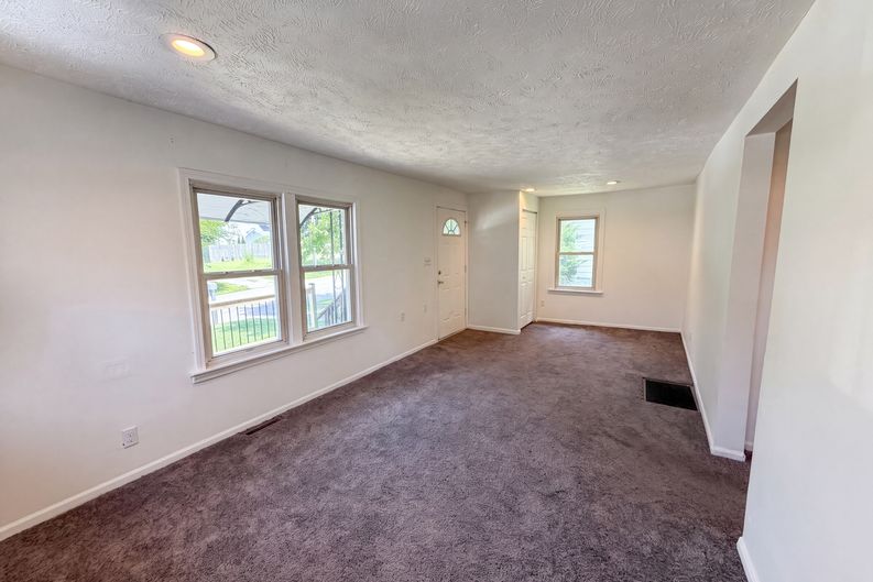 Photo 3 of 20 of 736 Bettes Ave, Akron, OH