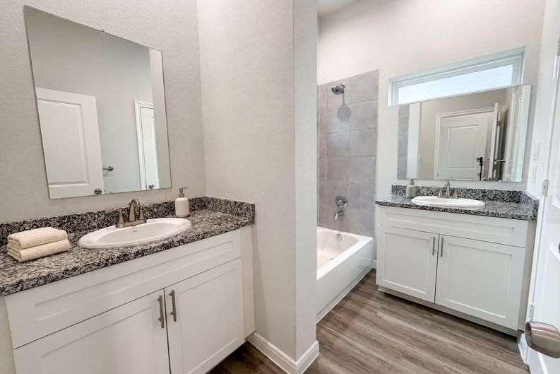 Photo 6 of 17 of 18803 Luminescent Ln, Spring, TX
