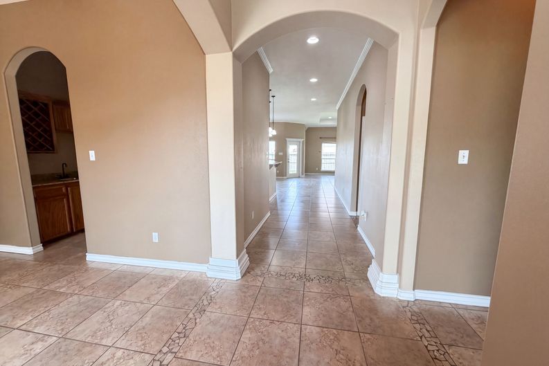 Photo 8 of 18 of 6906 King George Pl, Corpus Christi, TX