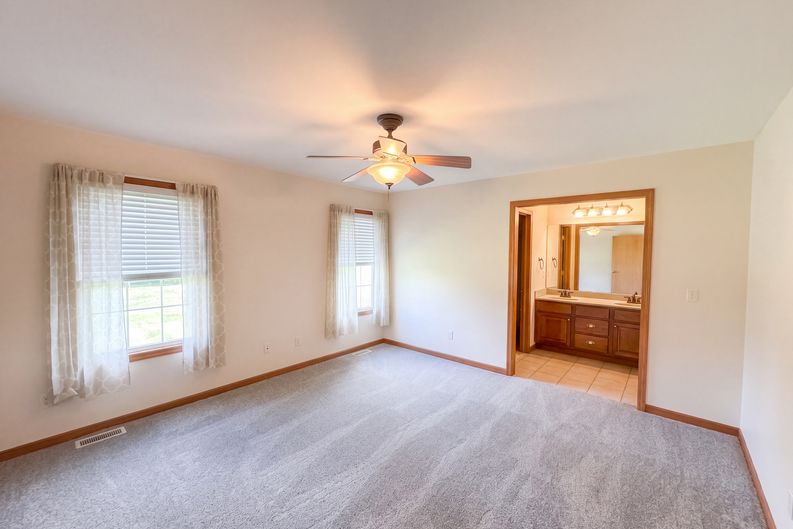 Photo 4 of 17 of 1823 Kingsbury Rd, Washington, IL