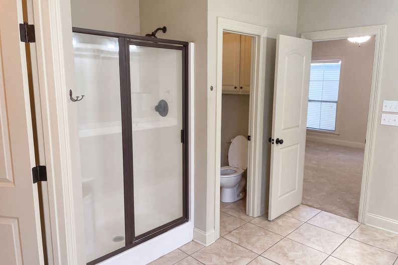 Photo 13 of 18 of 2621 Middletowne Dr, Zachary, LA