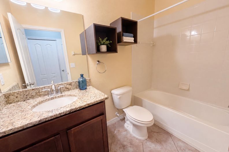 Photo 23 of 37 of 626 Tanana Fall Dr, Ruskin, FL
