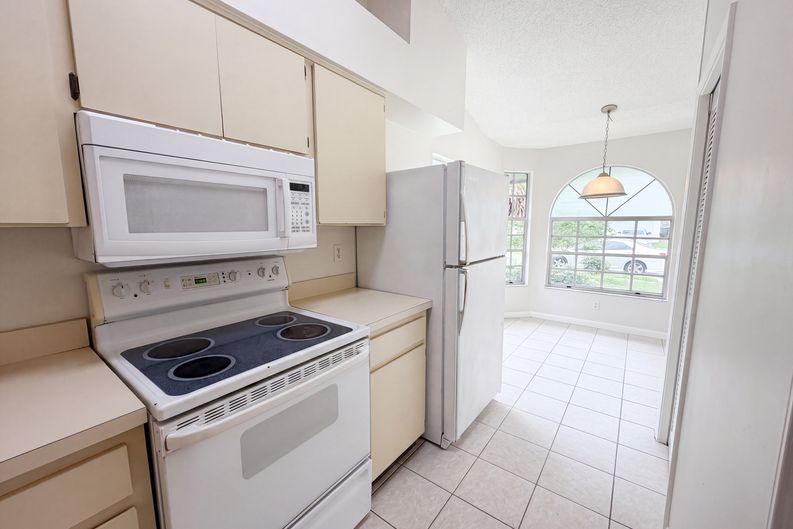 Photo 8 of 18 of 8613 Cottonway Ln, Tampa, FL