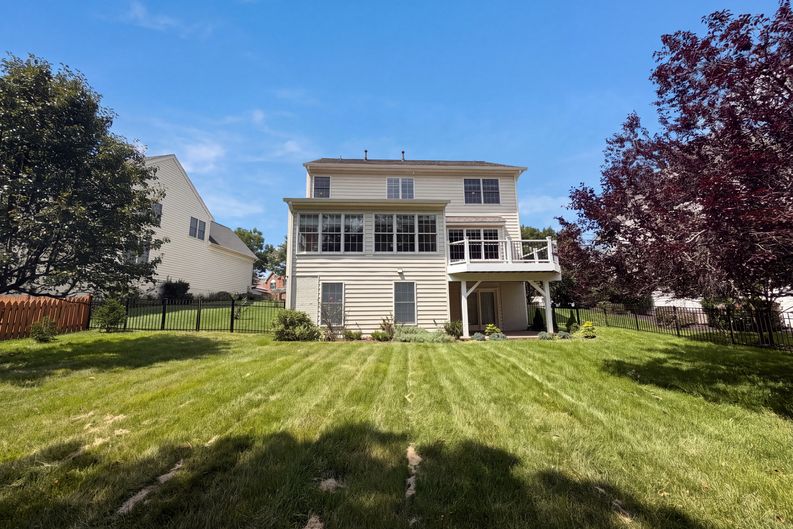 Photo 6 of 43 of 15559 Brown Deer Ct, Haymarket, VA