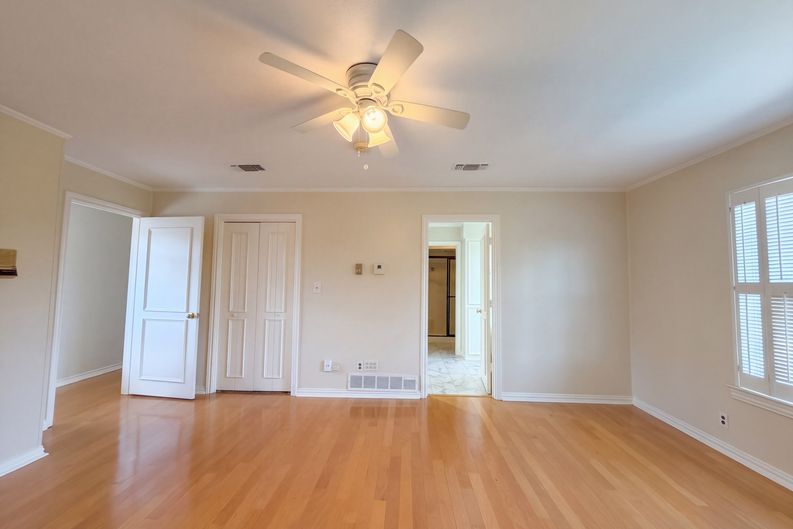 Photo 6 of 30 of 3111 Collard Rd, Arlington, TX