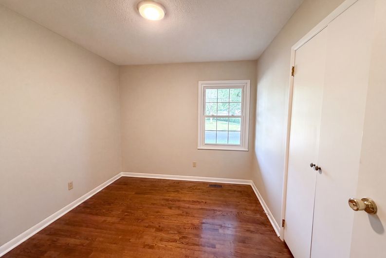 Photo 12 of 19 of 1716 Timberlane St, Gastonia, NC