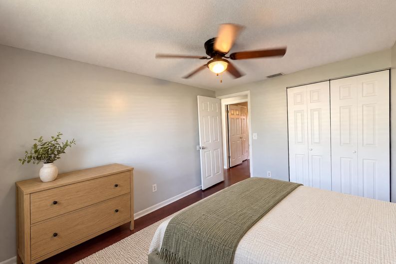 Photo 12 of 17 of 16005 Woodpine Dr, Tampa, FL