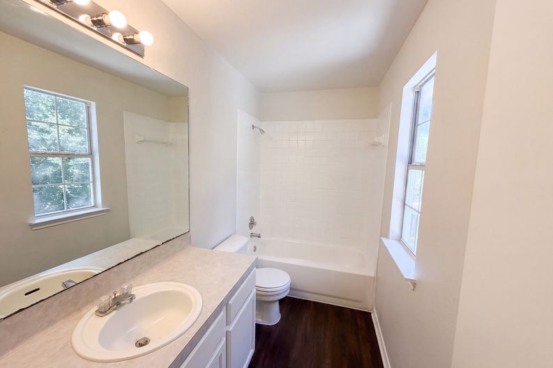 Photo 8 of 17 of 1555 Parkfield Cir, Round Rock, TX